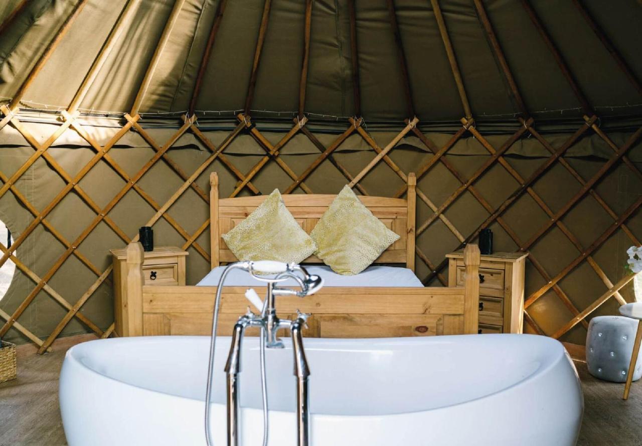 Camp Katur Glamping Hotel Carthorpe Екстериор снимка