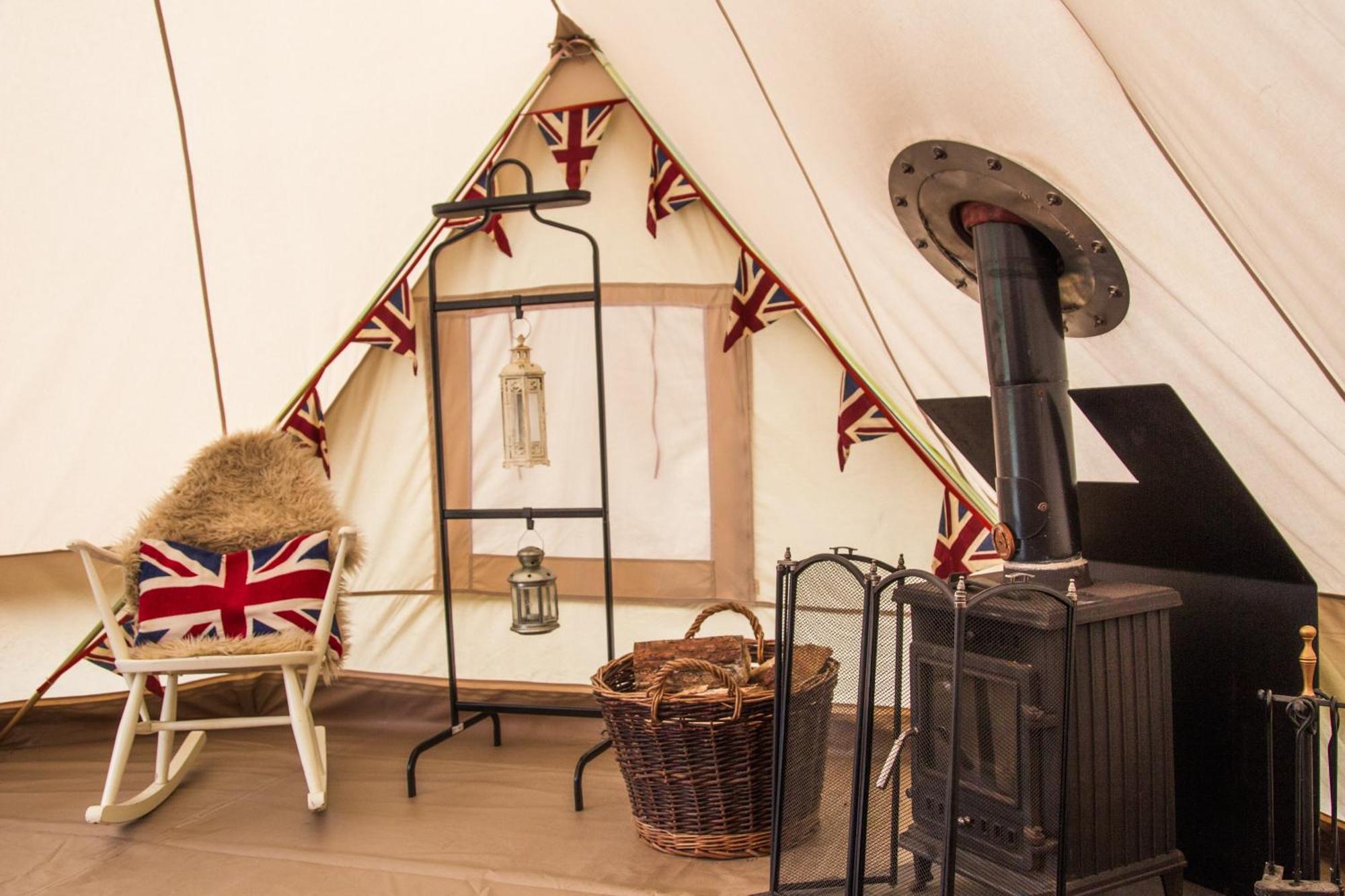 Camp Katur Glamping Hotel Carthorpe Екстериор снимка